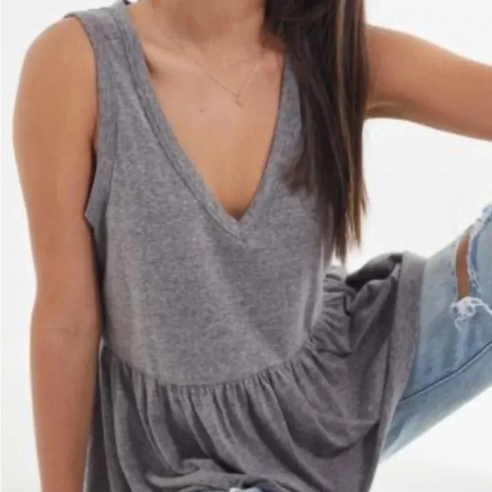 Truly Madly Deeply Peplum V Neck Tank Size S